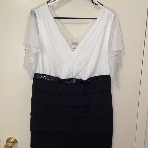 Black and white dress - Picture 1 of 3